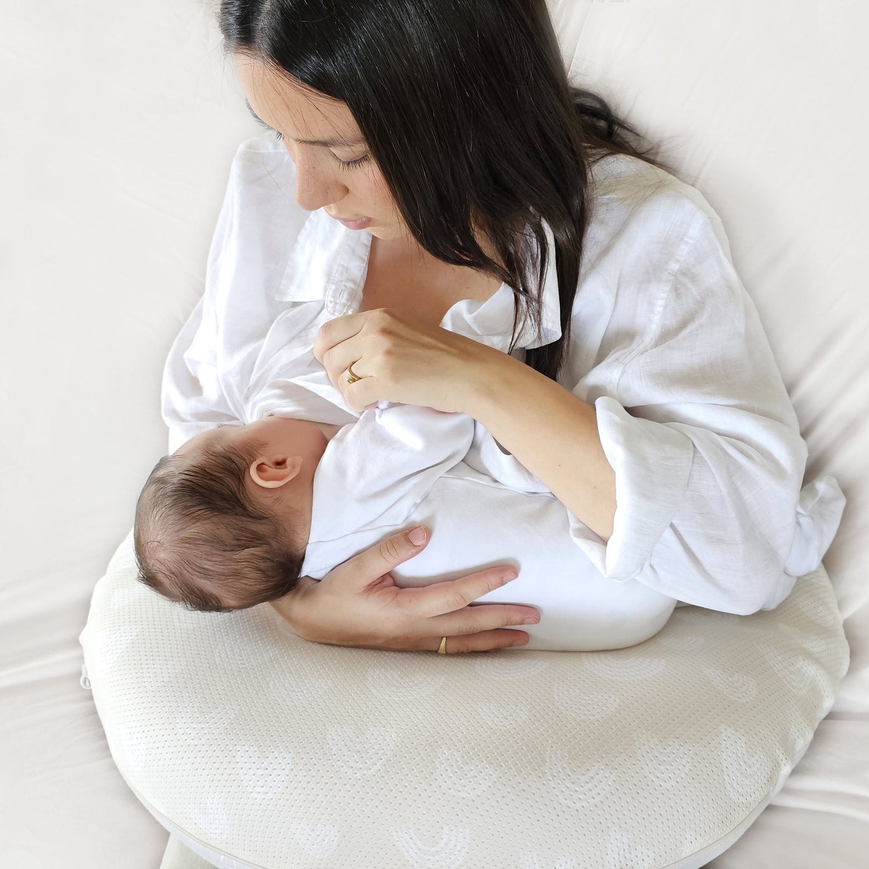 How to Choose a Safe Nursing Pillow