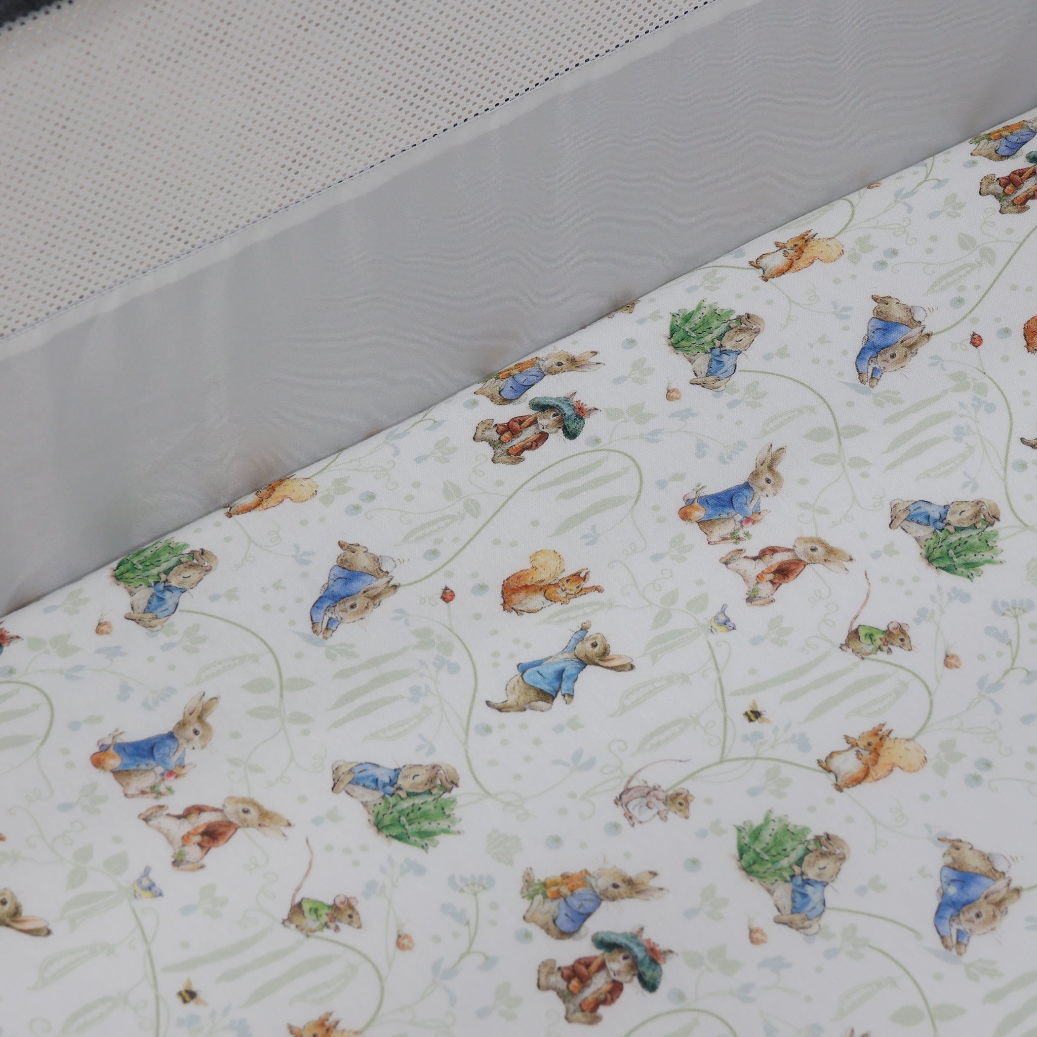 Peter Rabbit & Benjamin Bunny Co Sleeper/Bedside Sleeper Fitted Sheet