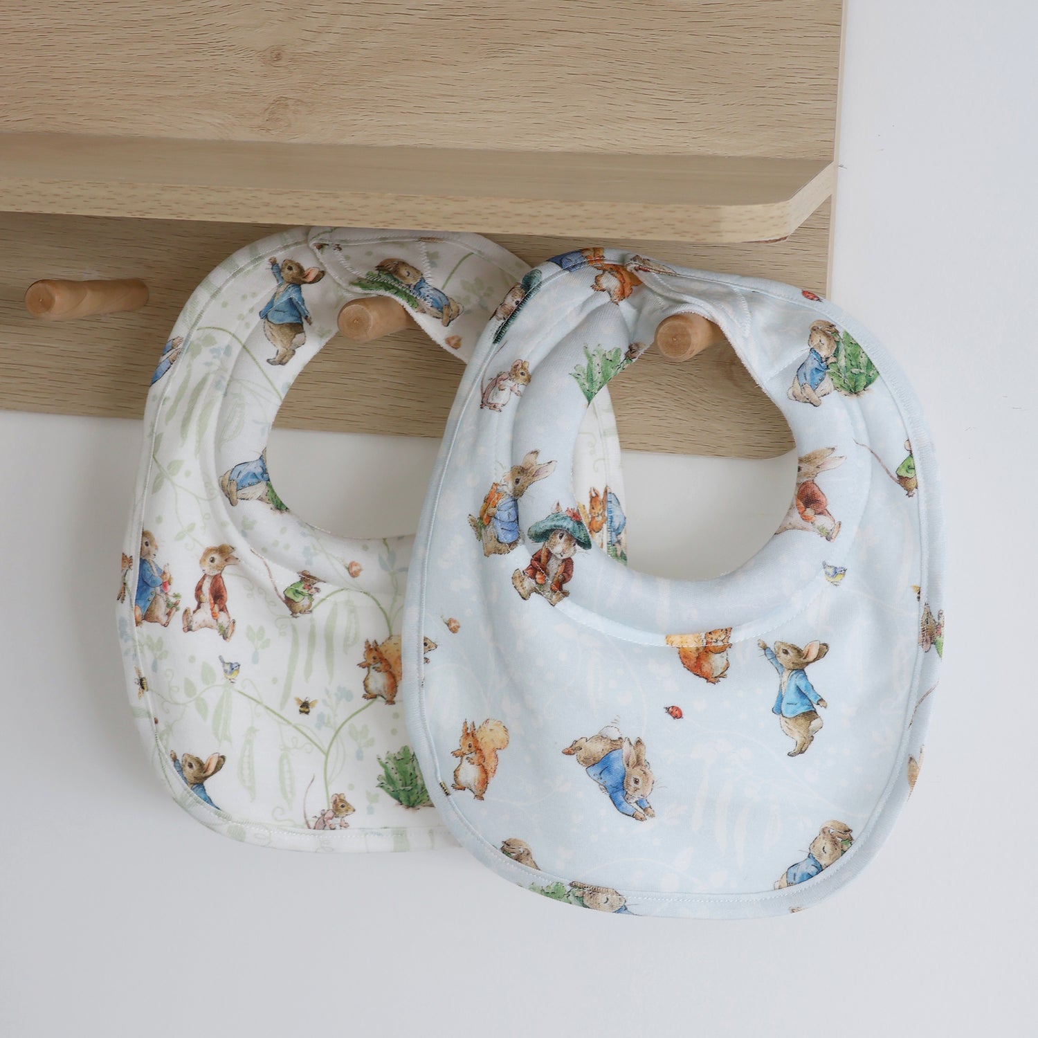 Peter Rabbit & Benjamin Bunny 2pk Dribble Bibs