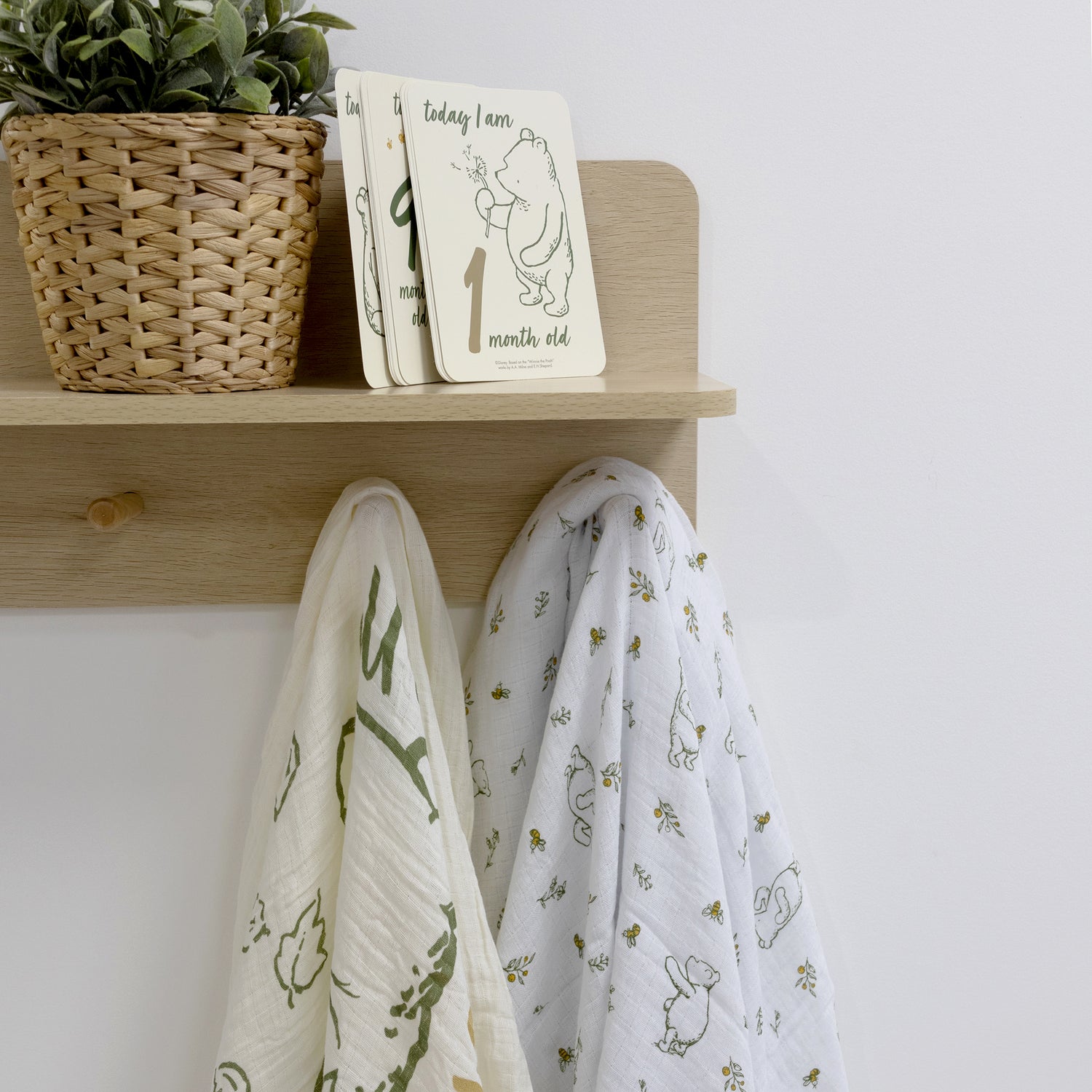 Disney Classic Pooh 2pk Muslin Wraps & 12pk Milestone Cards