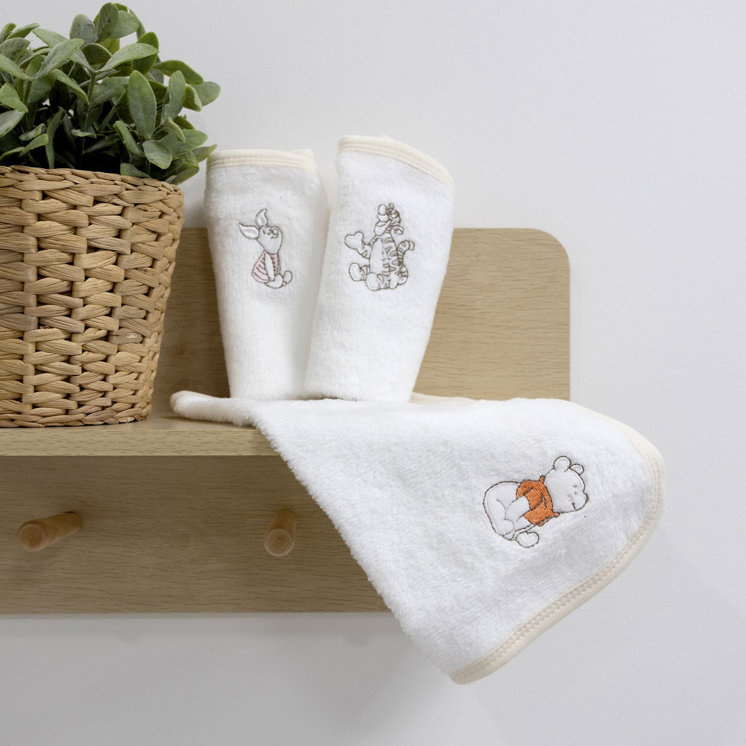 Disney Winnie the Pooh Bundle - Hooded Towel & Face Washers