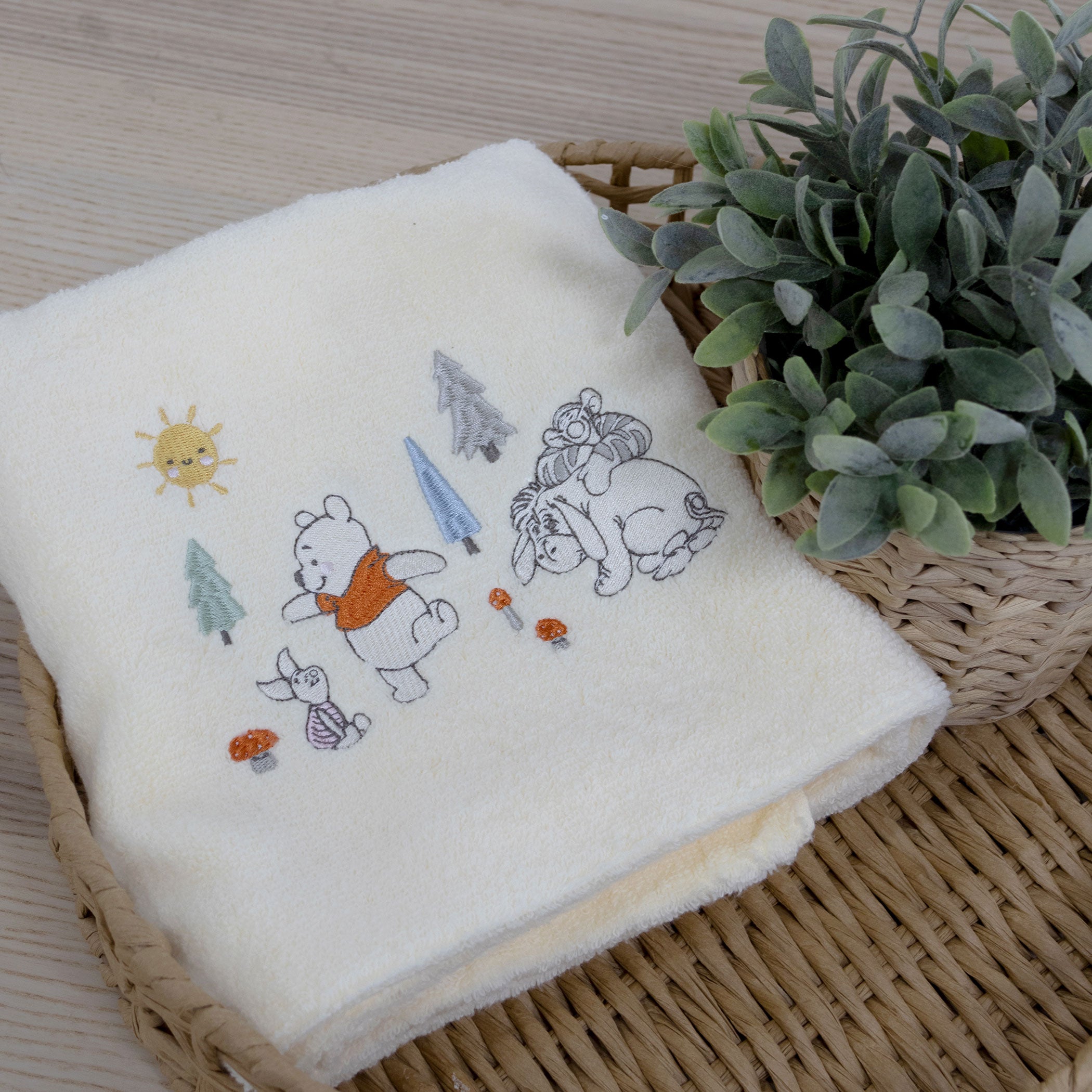 Disney Winnie the Pooh Bath Towel