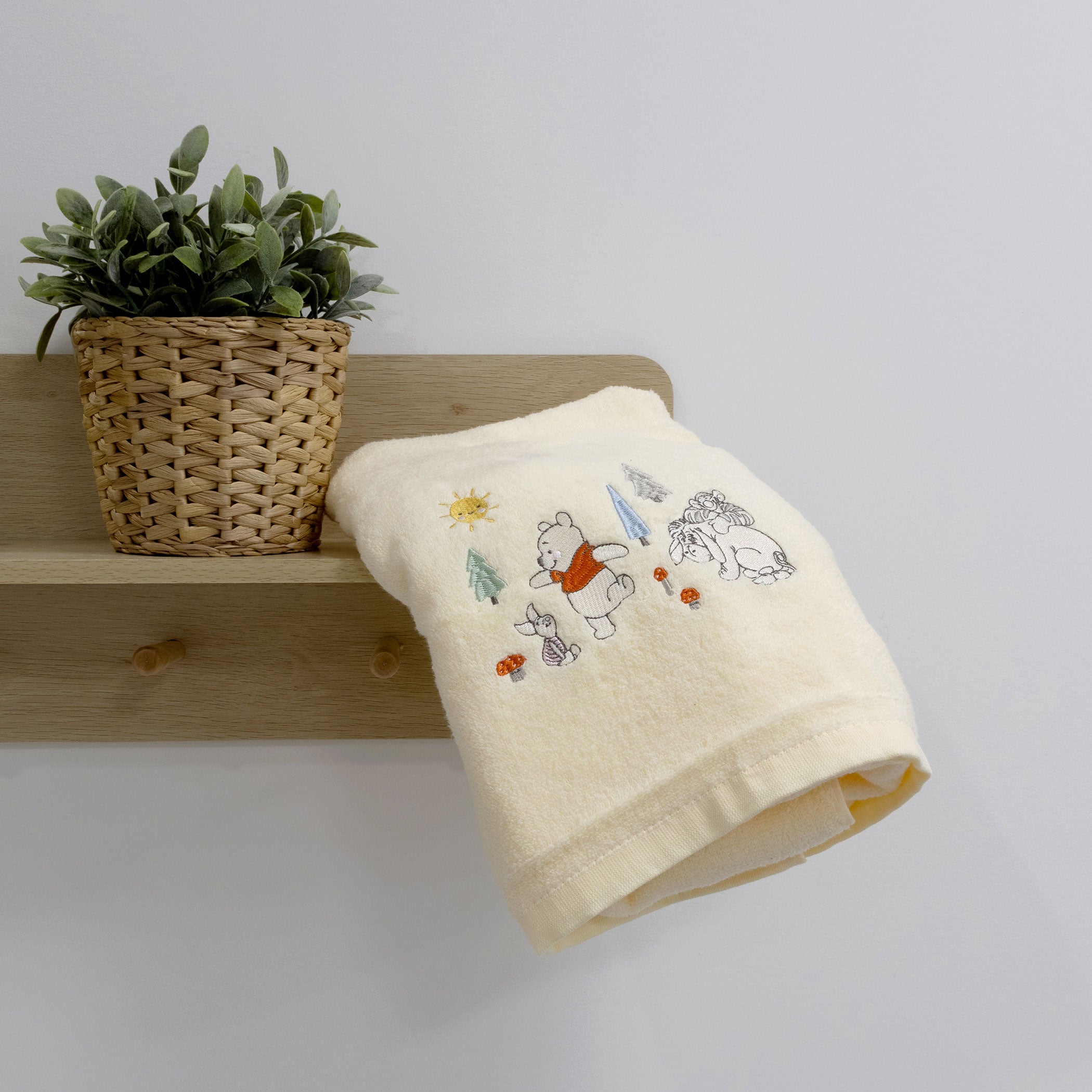 Disney Winnie the Pooh Bath Towel