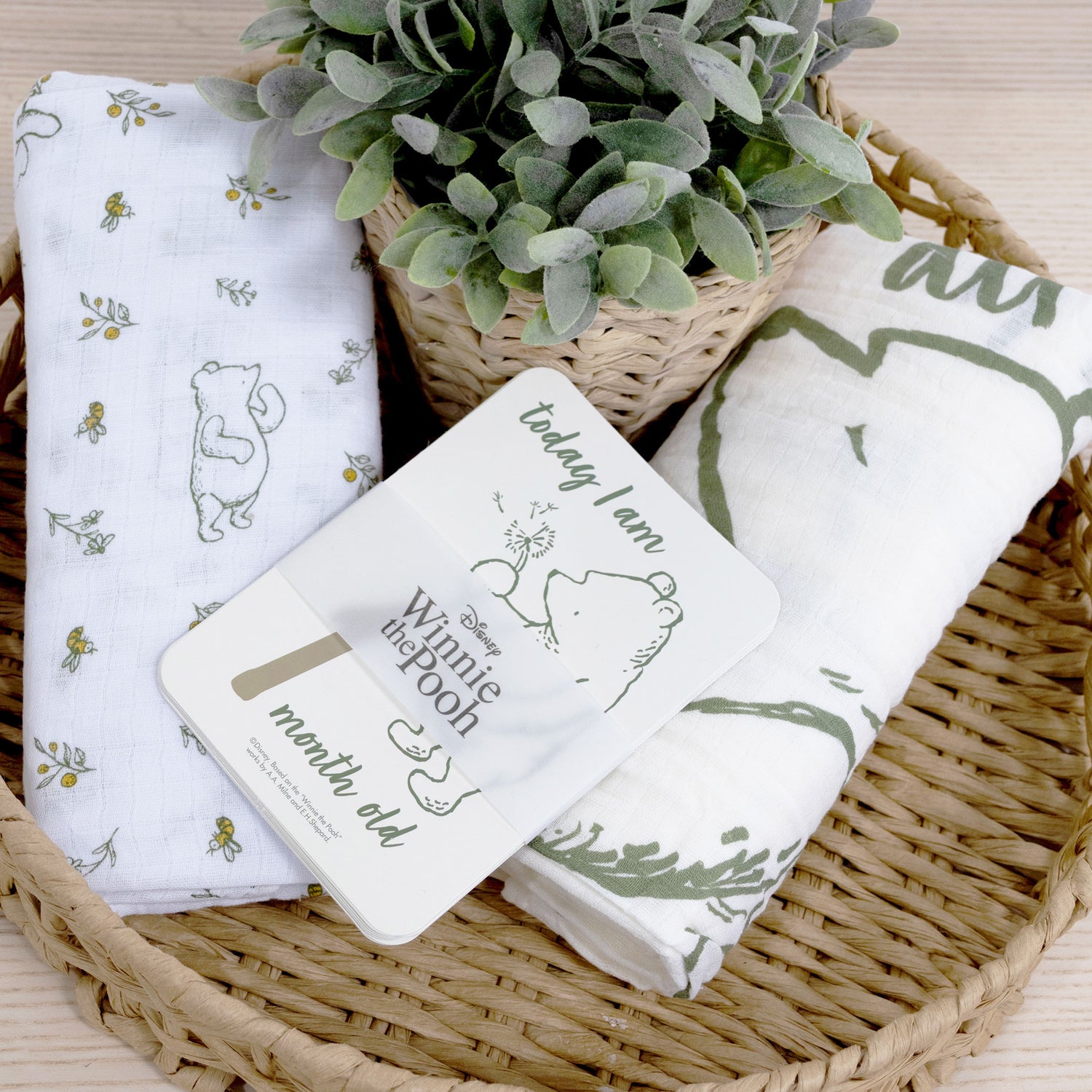 Disney Classic Pooh 2pk Muslin Wraps & 12pk Milestone Cards